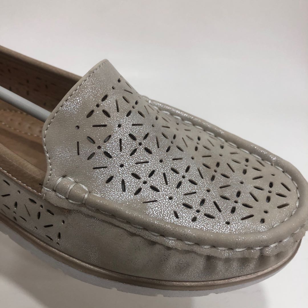 New Women Flat Leather Shoes Casual With Soft Bottom Slip On Heart Comfortable Mom Work Shoes