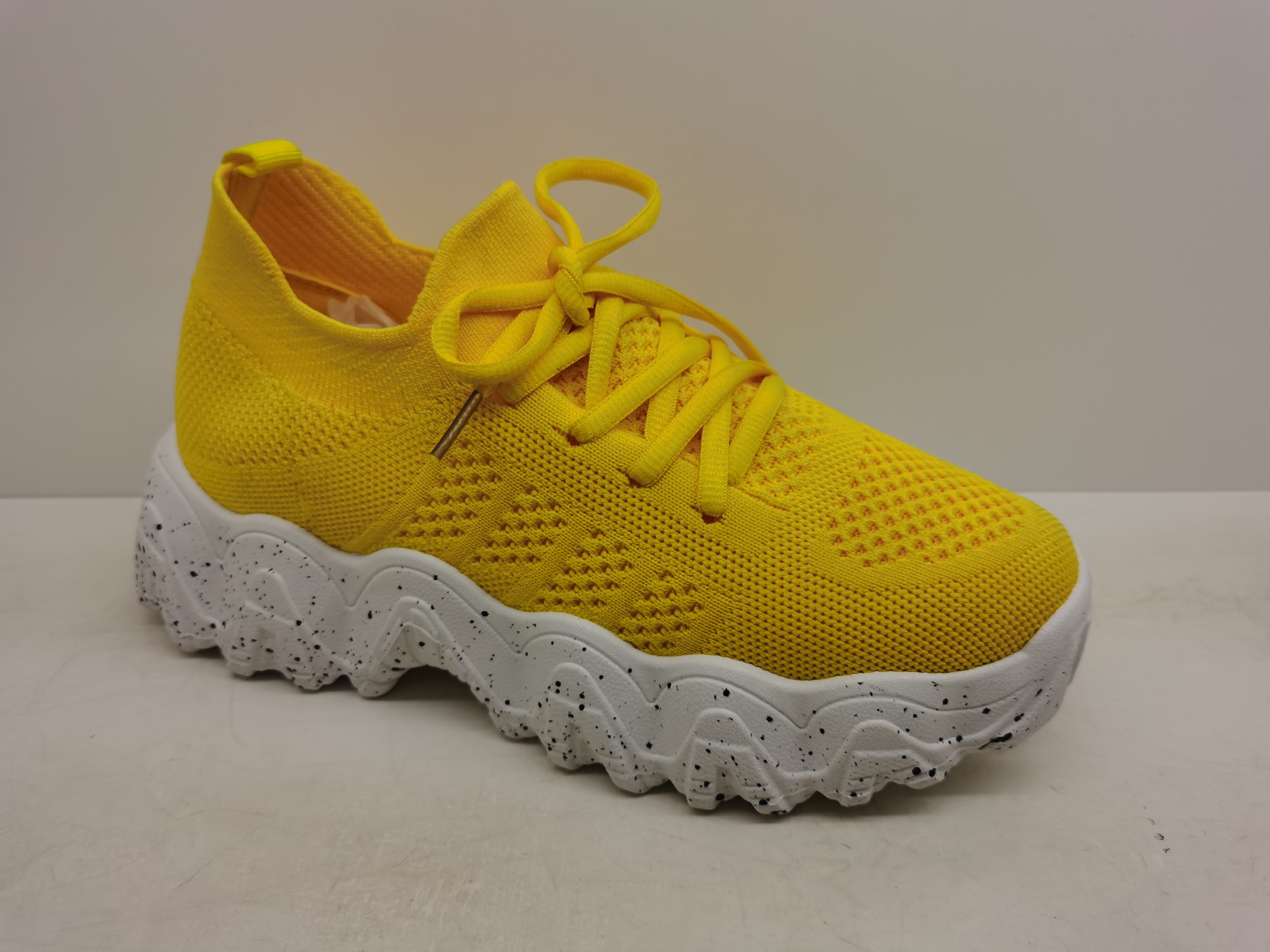Low Price Breathable Walking Fashionable Women PU Mesh Sport Shoes