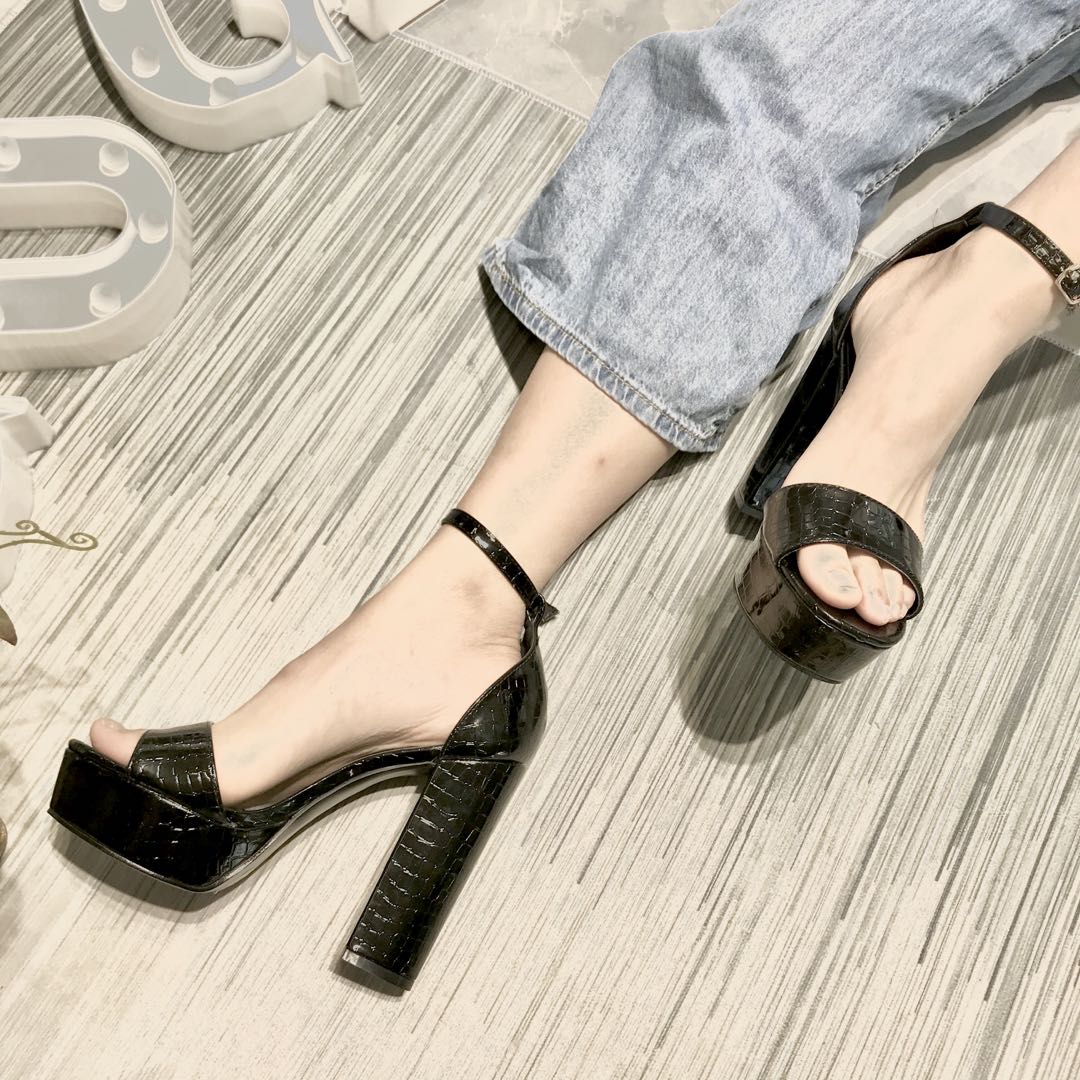 Summer New Explosion Women's Belt Buckle Heel Fashion Chunky Ladies Sandals Ankle Strap Pump Shoes