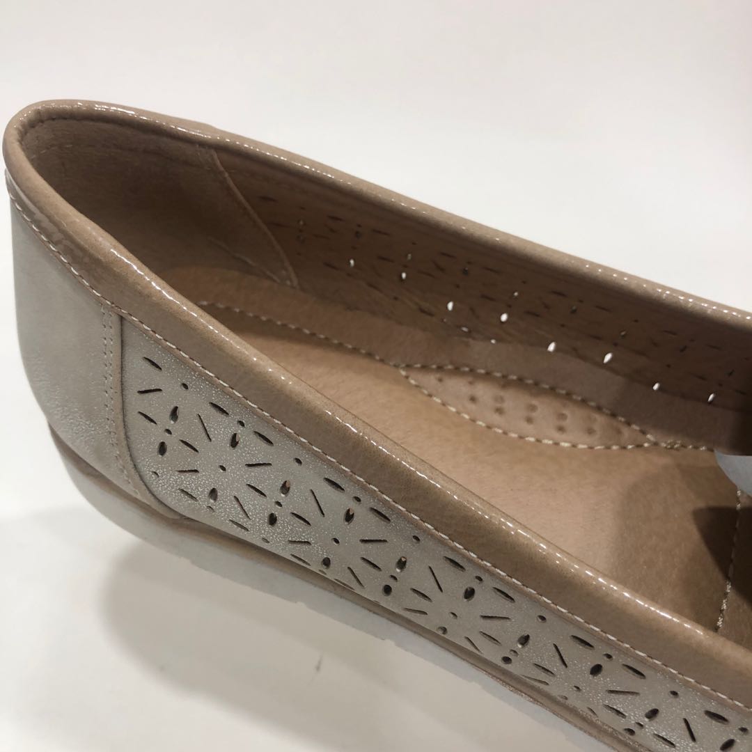 New Women Flat Leather Shoes Casual With Soft Bottom Slip On Heart Comfortable Mom Work Shoes