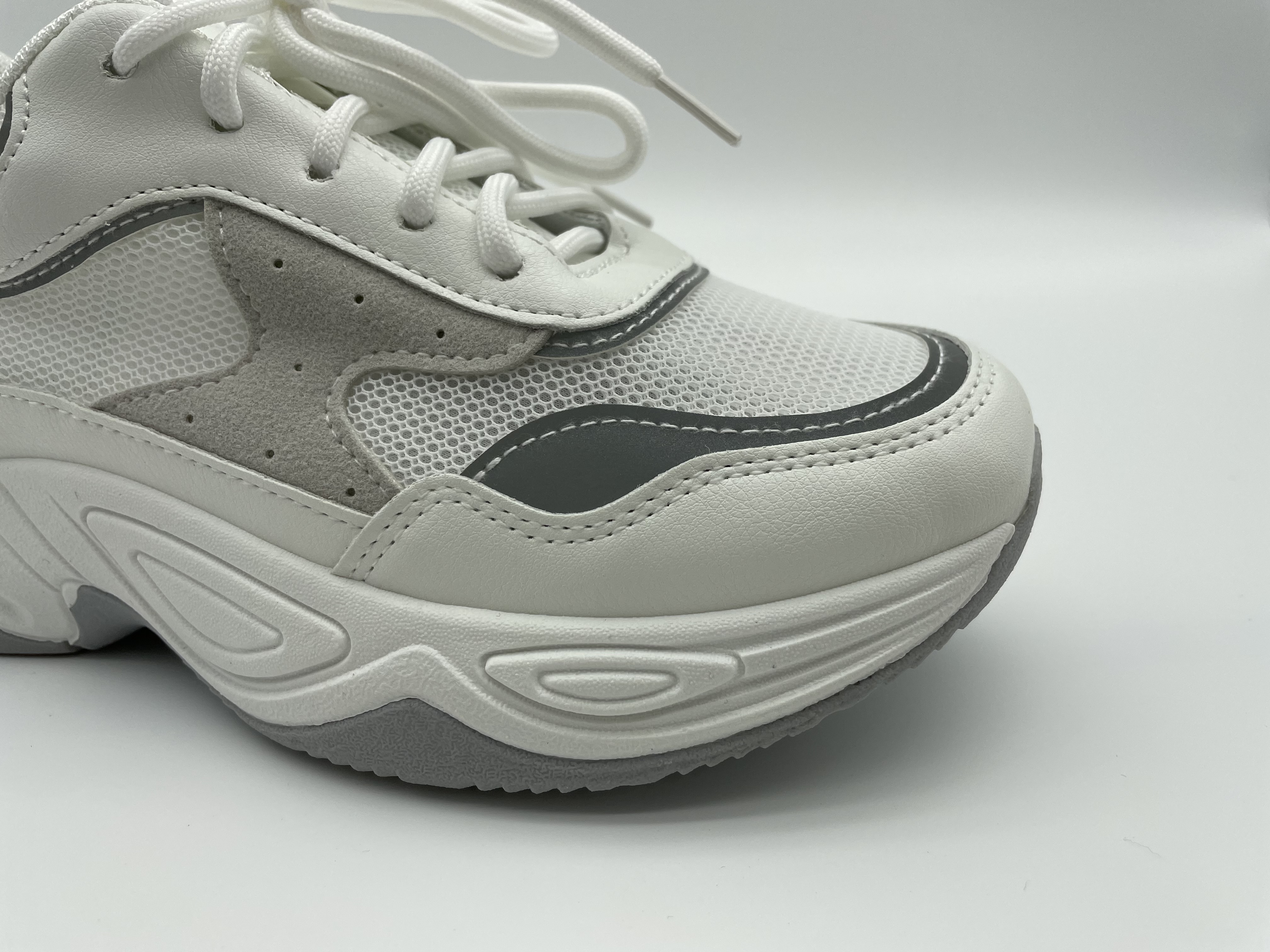 Simple Design Thick Bottom Comfortable Support Wholesale Womens Sports Shoes