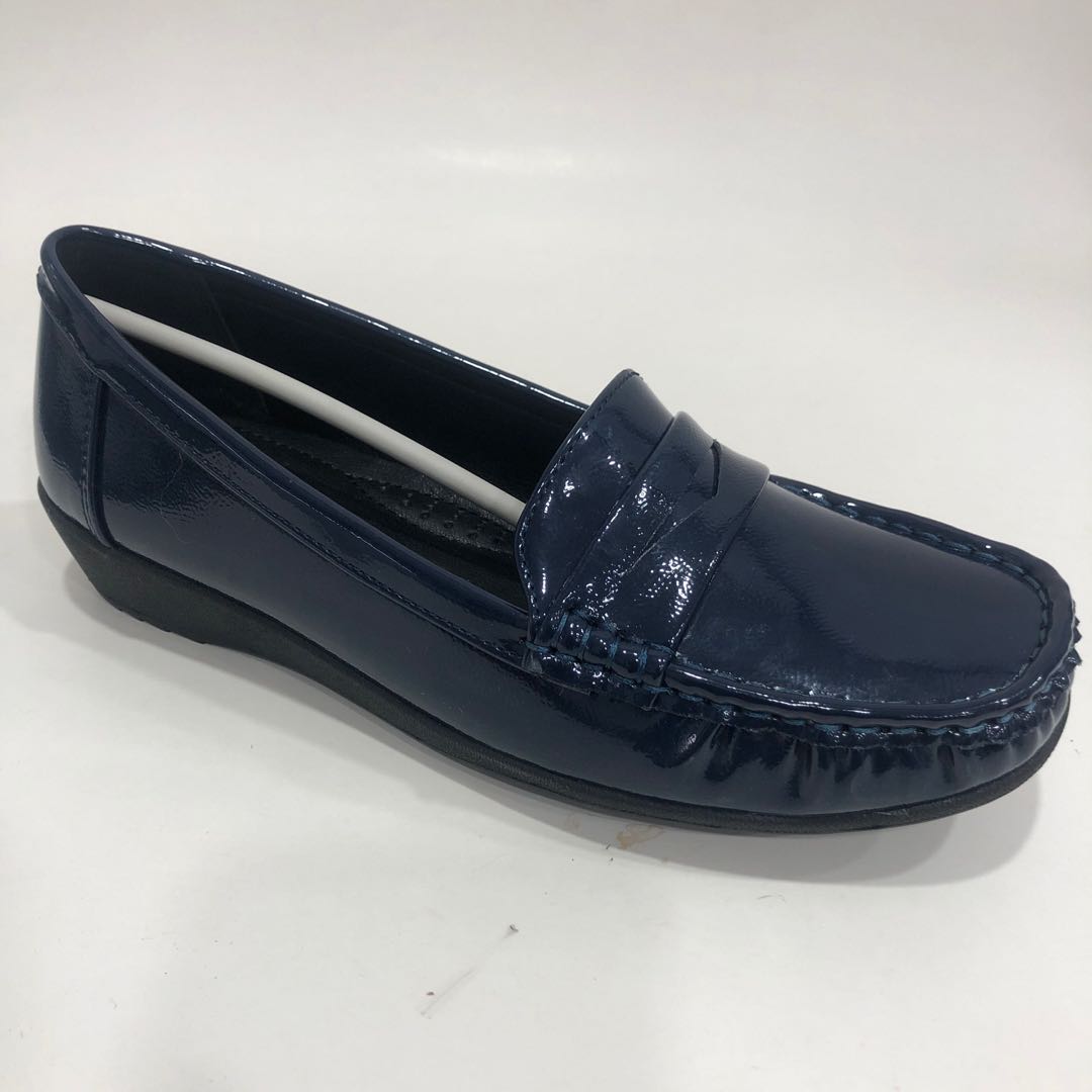 Wholesale customized good quality women loafers cheap casual flat shoes for women