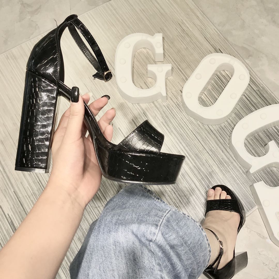 Summer New Explosion Women's Belt Buckle Heel Fashion Chunky Ladies Sandals Ankle Strap Pump Shoes