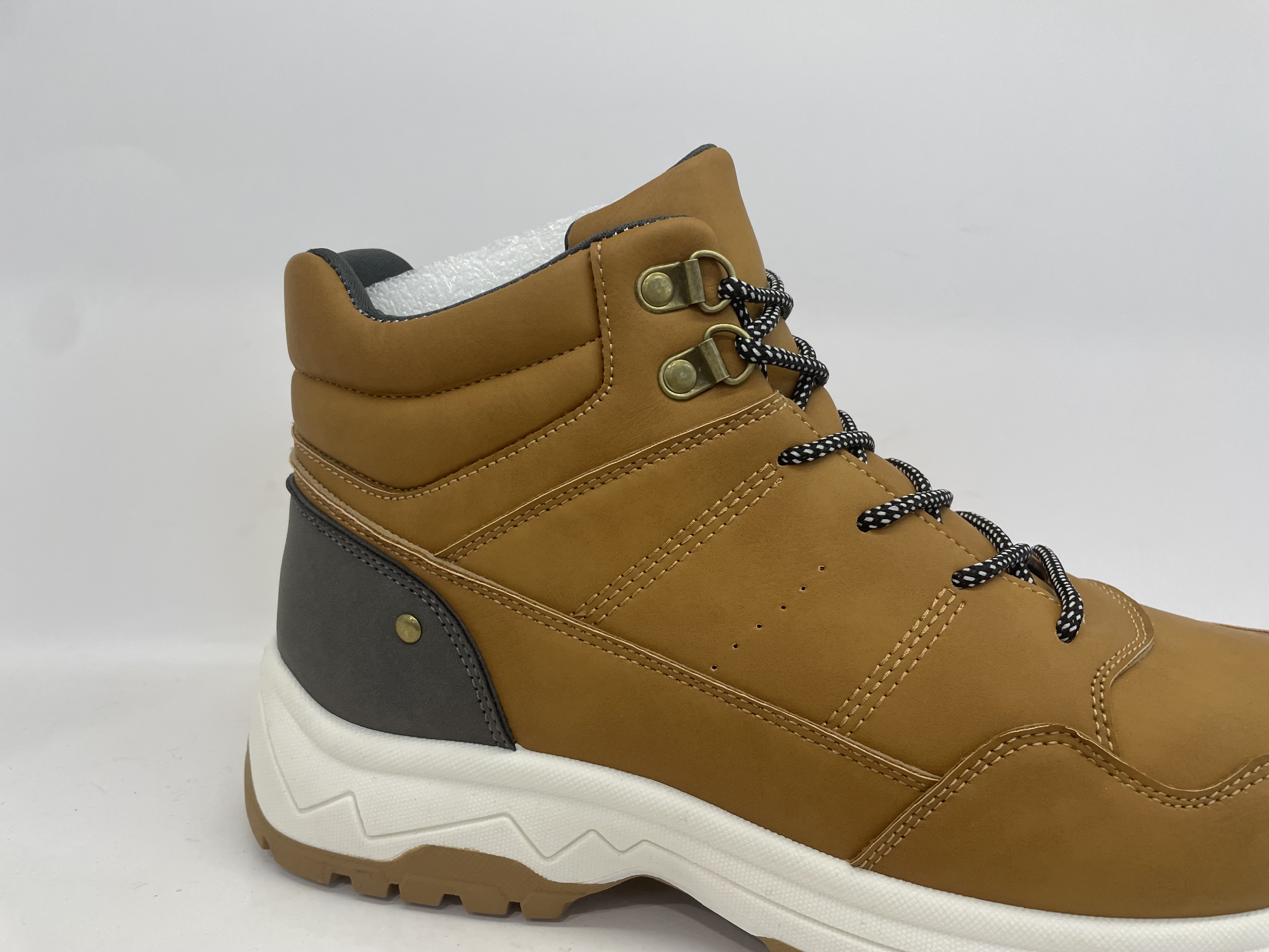 New Amazon Waterproof Hiking Shoes Mountain Climbing Shoes Outdoor Hiking Boots Trekking Sport Sneakers Men Hunting