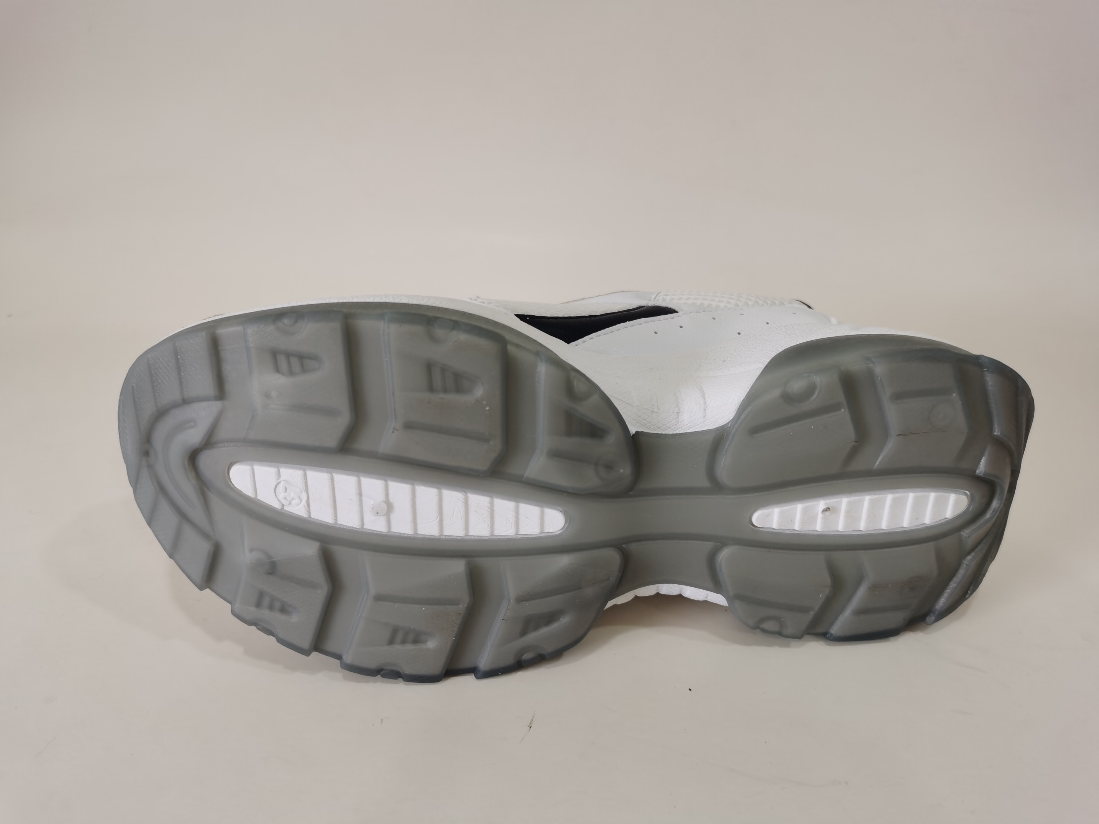 Low Price Women Black White Breathable Comfort Running Shoes Sports Shoes