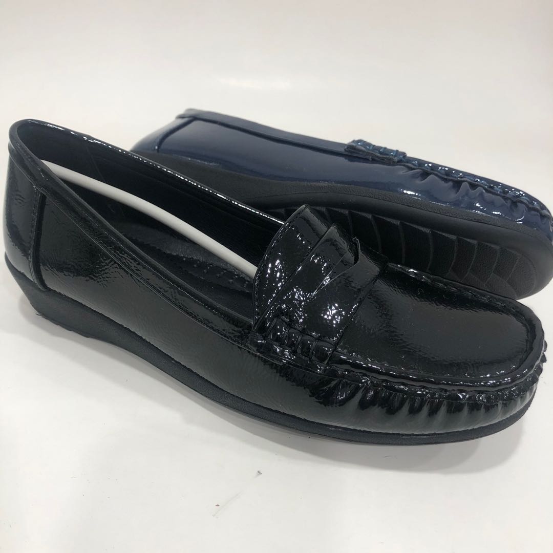 Wholesale customized good quality women loafers cheap casual flat shoes for women
