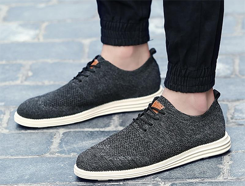 What are the characteristics of business casual shoes?