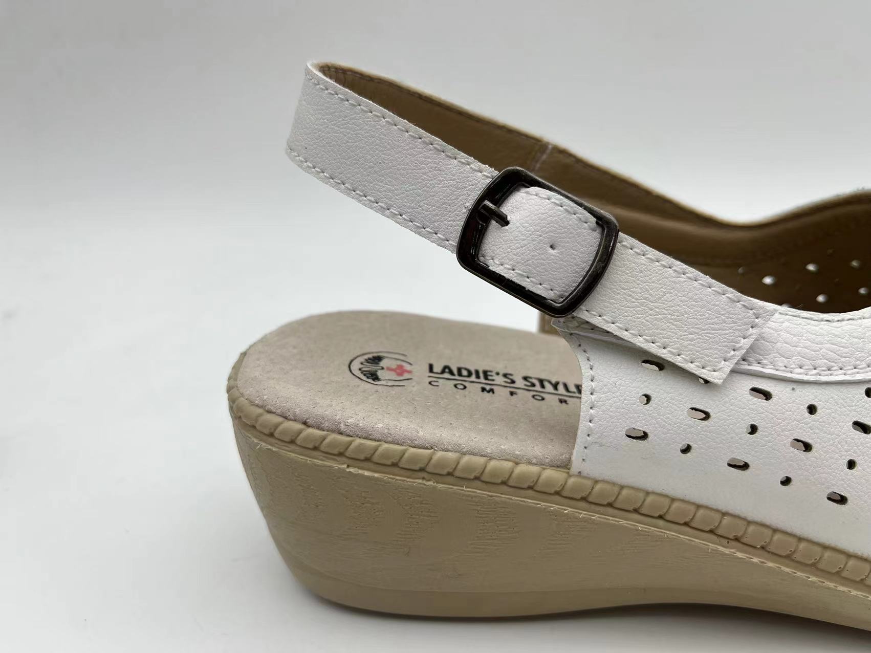 Factory Direct Cheap Price Strappy Sandals Flat Comfort Cute Sandals Clear Pvc Ladies Sandals Slippers