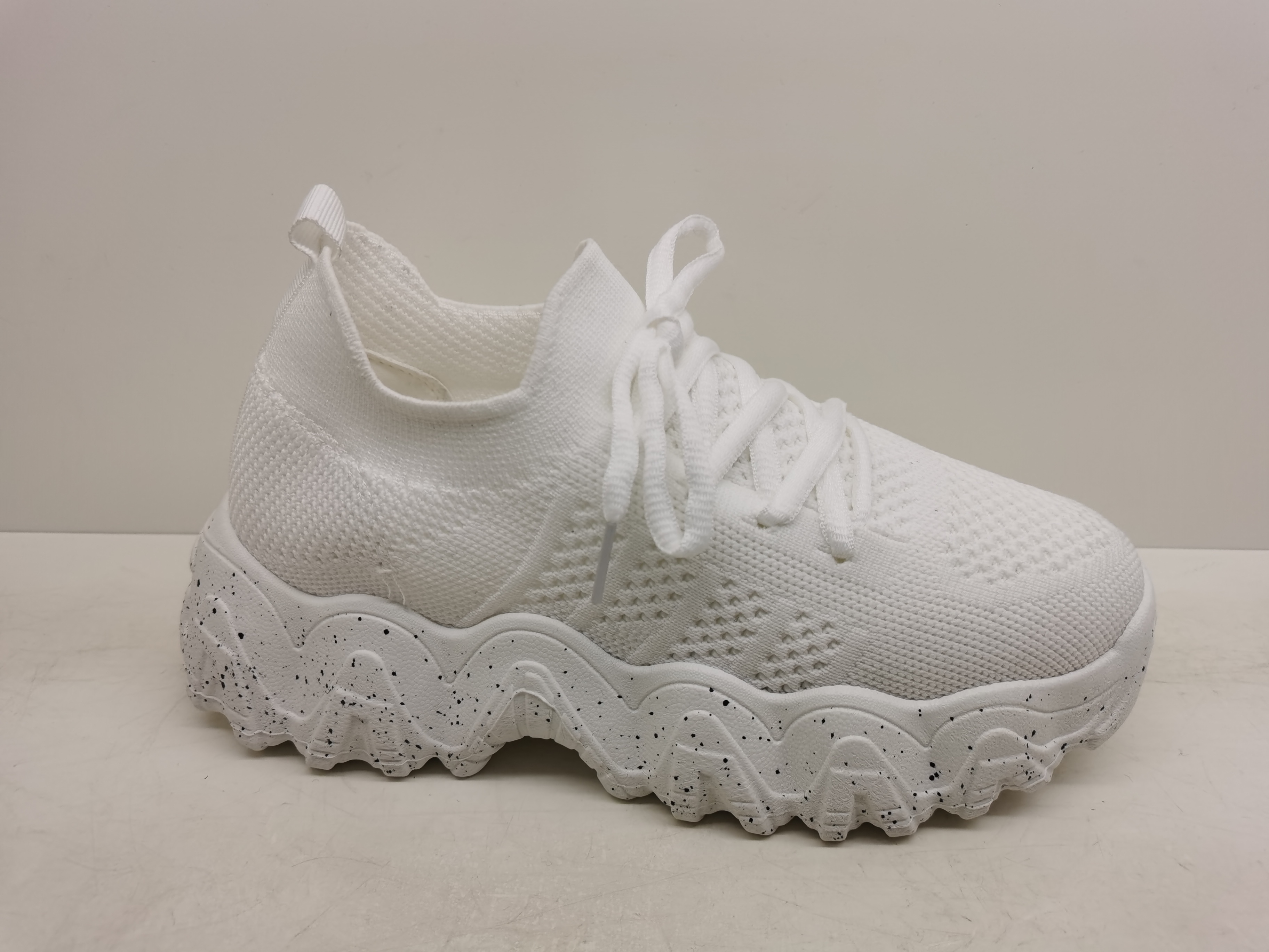 Low Price Breathable Walking Fashionable Women PU Mesh Sport Shoes