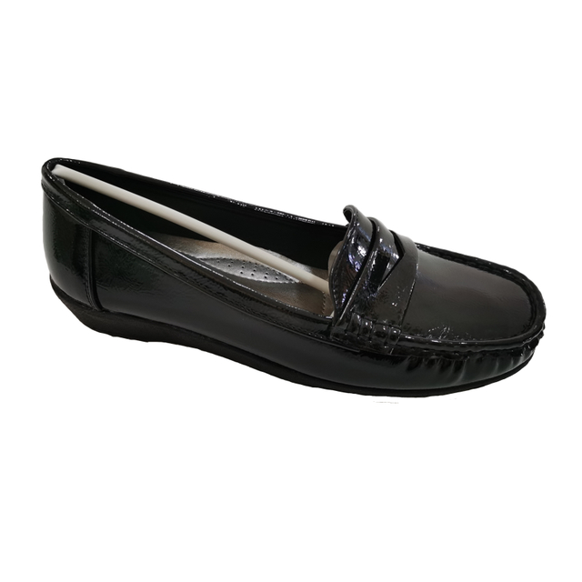 Wholesale customized good quality women loafers cheap casual flat shoes for women