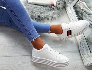 What Shoes Are Suitable for Pairing with Jeans?